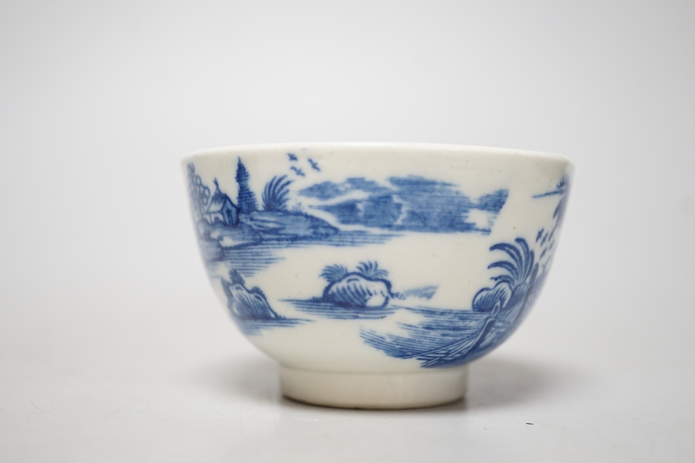 An 18th century Caughley teabowl and saucer printed with the uncommon Fence and House pattern. 6cm tall overall